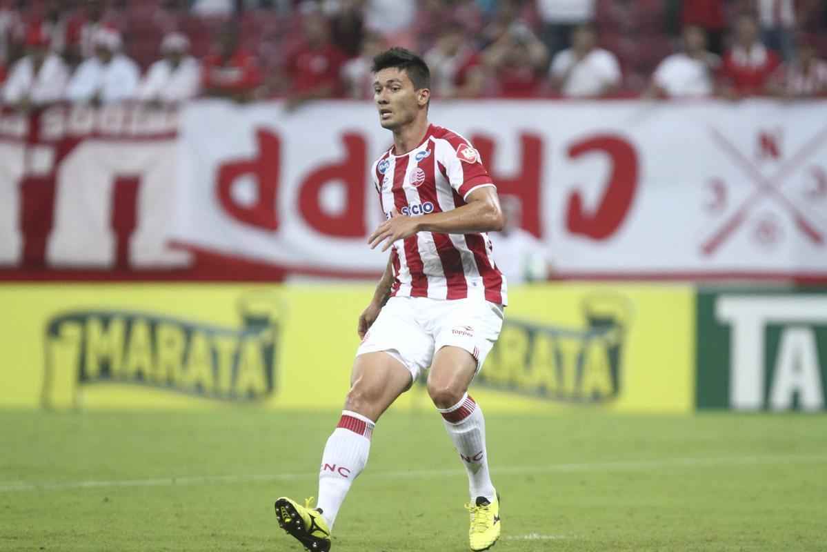 O atacante Tiago Adan, 28 anos, teve uma passagem apagada pelo Nutico em 2008. Depois disso, rodou por quase 10 clubes at voltar ao Timbu. Sua ltima equipe foi a Ferroviria-SP.