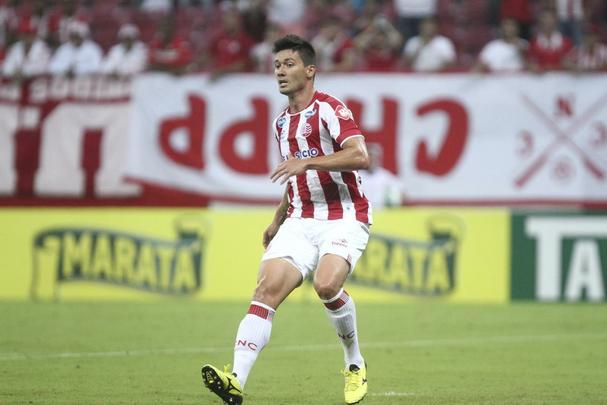 O atacante Tiago Adan, 28 anos, teve uma passagem apagada pelo Náutico em 2008. Depois disso, rodou por quase 10 clubes até voltar ao Timbu. Sua última equipe foi a Ferroviária-SP.