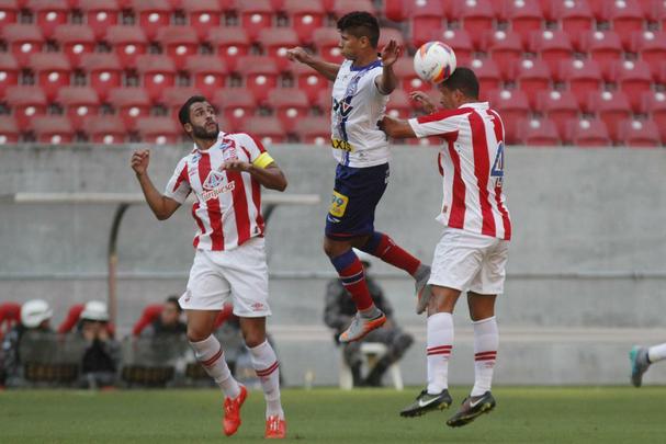 Foram dois gols do zagueiro na Srie B, ambos na Arena Pernambuco. O primeiro foi contra o Maca, no primeiro turno, e o segundo, contra o Bahia, na penltima rodada.