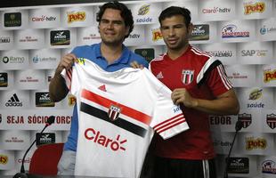 Diogo Campos, atacante pouco utilizado pelo Santa Cruz em 2015, foi anunciado no Botafogo/SP, onde pode fazer dupla com...