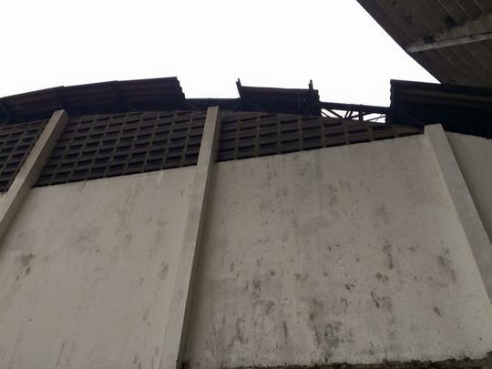 Apesar do estrago, nenhum pedaço da cobertura do ginásio foi visto no local