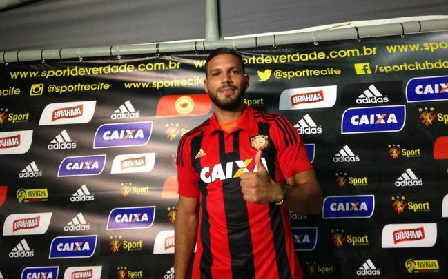 Oitavo reforço do Leão para 2016, o zagueiro colombiano Oswaldo Henríquez veio do Millionários-COL, onde atuou nas duas últimas temporadas. Durante o Pernambucano e o Nordestão, ele desbancou Matheus Ferraz e segue como titular