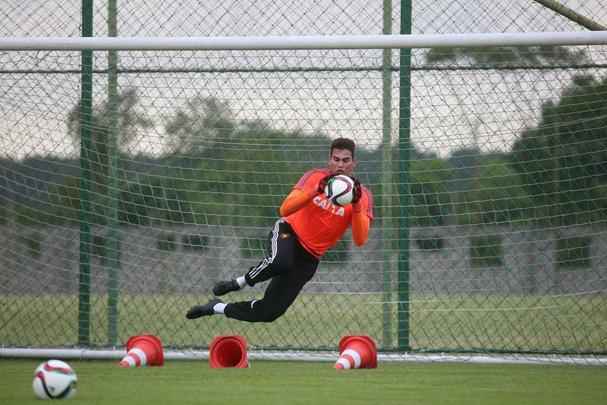 Cria das divisões de base do Sport, o goleiro Saulo voltou ao clube nesta temporada após empréstimo para o ABC, em 2015. Sem espaço, foi novamente emprestado, dessa vez para o Treze-PB. Retorno ao fim do paraibano e completa o grupo atual sem muitas pretensões de ter nova oportunidade