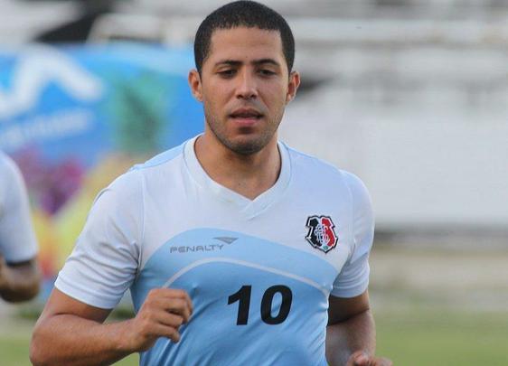 O volante Ded acumula duas passagens anteriores pelo Arruda - em 2010 e 2013. Na primeira, apenas uma discreta Srie D. H trs anos, foi pea importante no acesso da terceira para a Segunda Diviso do Brasileiro. 