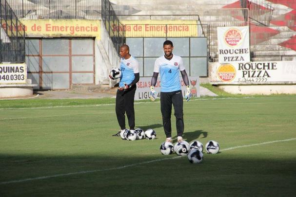 Fred vai para a sua quinta temporada no Arruda, mas sempre como opo quando Tiago Cardoso se lesiona. Bastante questionado pela torcida, o goleiro  a terceira opo do tcnico para o gol. 
