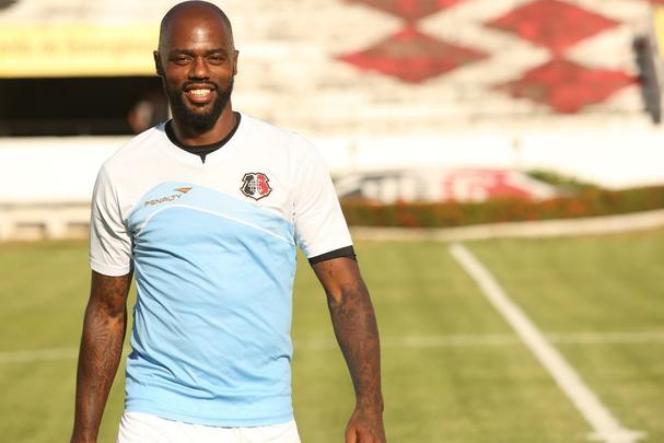 Maior 'estrela' do Santa Cruz, Grafite rendeu um investimento milionrio no ano passado. Correspondido em campo e no aumento de nmero de scios  do clube. Na nova temporada, o atacante de quase 37 anos vem sendo o principal destaque na boa fase tricolor.