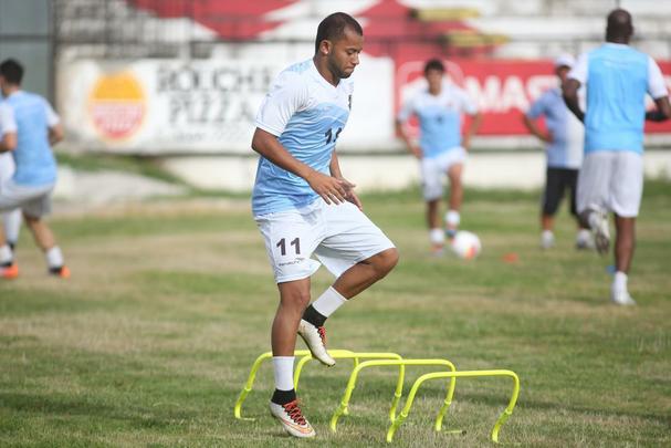 Lel chegou com pouco alarde no Santa, em 2015, mas foi titular absoluto da ponta esquerda coral na Srie B. Renovou contrato e foi pea-chave da equipe nos ttulos do Estadual e Nordesto.