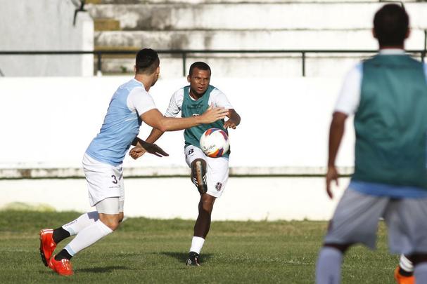 Aps ser bastante questionado no Sport, Vitor foi dispensado do Leo e desembarcou no Arruda. Em pouco tempo tornou-se o titular da equipe e sua experincia contribuiu para o acesso  Srie A e os ttulos do Campeonato Pernambucano e Nordesto, em 2016.