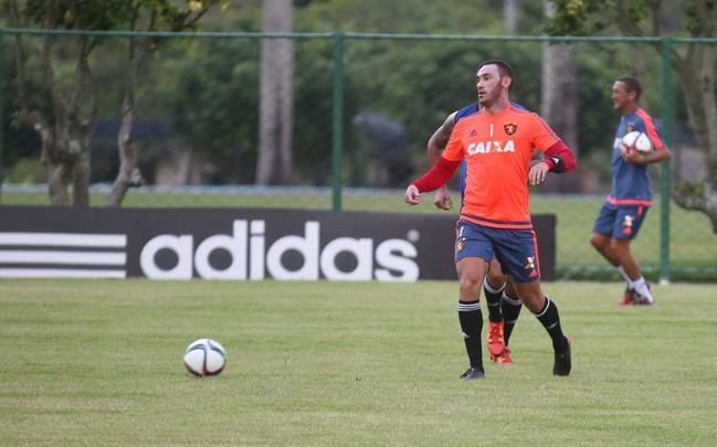 O volante Rodrigo Mancha terminou 2015 no departamento mdico do Sport. Uma tendinite no quadrceps tirou o jogador de parte da temporada. A ltima partida do jogador com a camisa rubro-negra foi no dia 10 de setembro, na derrota para o Gois, por 1 a 0, pela 24 rodada, ainda sob o comando do tcnico Eduardo Baptista. 