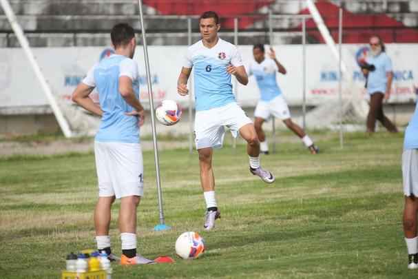 Revelado nas categorias de base do Coritiba, talo Borges foi contratado pela direo do Santa Cruz como mera aposta para o ataque nesta temporada. 