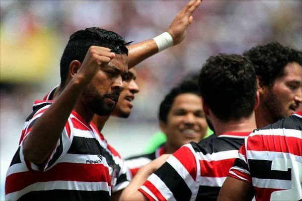 Aps leses e de um 2015 com pouco espao no Coritiba, Wallyson espera repetir no Santa Cruz os seus tempos ureos no futebol, como em 2011, quando foi artilheiro da Libertadores da Amrica pelo Cruzeiro.