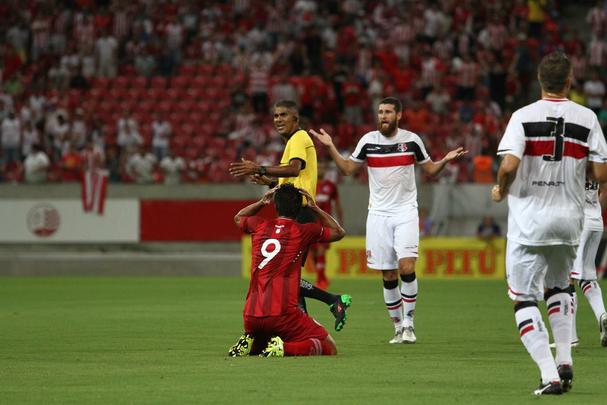 Nutico vence o Santa Cruz no primeiro clssico do ano por 2 a 0, na Arena Pernambuco 