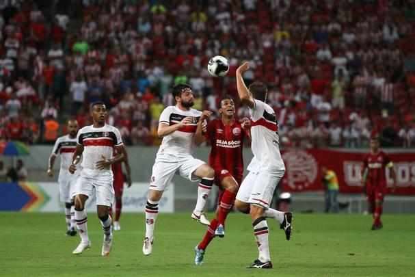 Nutico vence o Santa Cruz no primeiro clssico do ano por 2 a 0, na Arena Pernambuco 