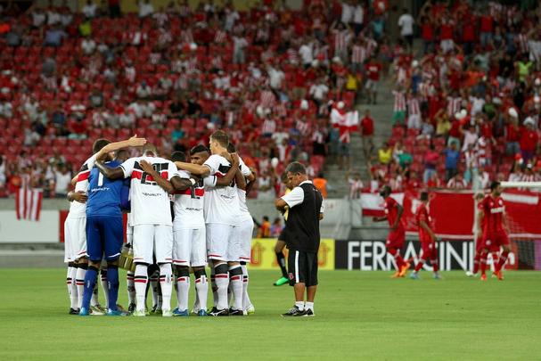 Nutico vence o Santa Cruz no primeiro clssico do ano por 2 a 0, na Arena Pernambuco 