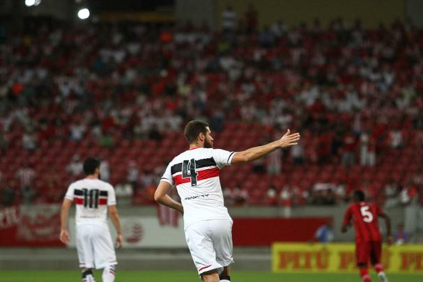 Nutico vence o Santa Cruz no primeiro clssico do ano por 2 a 0, na Arena Pernambuco 