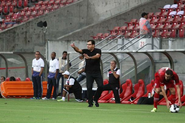 Nutico vence o Santa Cruz no primeiro clssico do ano por 2 a 0, na Arena Pernambuco 