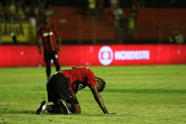 O Amrica quebrou um tabu de 43 anos sem perder para o Sport na Ilha do Retiro com a vitria por 1 a 0. 