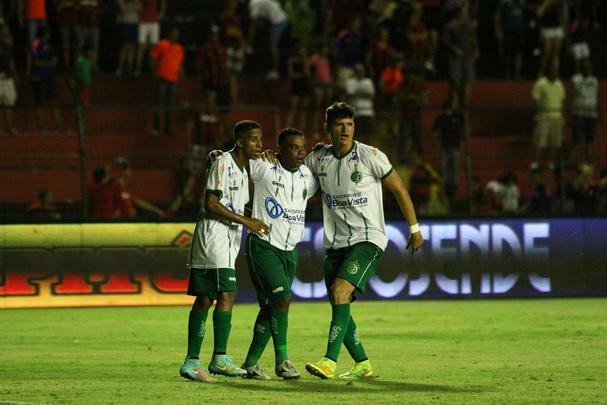 Pea importante na conquista da Copa do Brasil  de 2008, atacante foi ovacionado pela torcida leonina