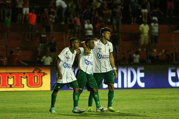 Pea importante na conquista da Copa do Brasil  de 2008, atacante foi ovacionado pela torcida leonina