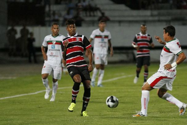 O Tricolor entrou em campo pela segunda vez no Campeonato Pernambucano e não passou de um empate com o Salgueiro: 1 a 1