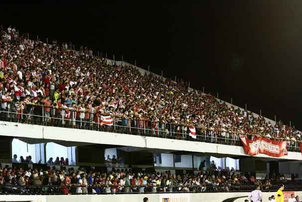 Brgson e Thiago Santana marcaram para o time alvirrubro no Luiz Jos de Lacerda, em Caruaru 