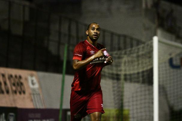 Brgson e Thiago Santana marcaram para o time alvirrubro no Luiz Jos de Lacerda, em Caruaru 