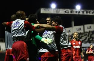 Brgson e Thiago Santana marcaram para o time alvirrubro no Luiz Jos de Lacerda, em Caruaru 
