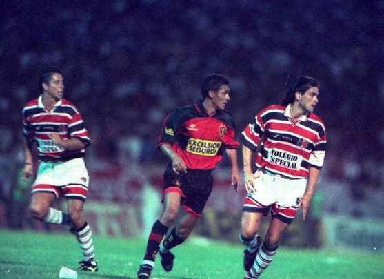 No primeiro clássico do Campeonato Pernambucano de 1999, o atacante travou um duelo com Mancuso, com direito a colocar a bola entre as pernas do argentino. O jogo terminou empatado em 1 a 1.