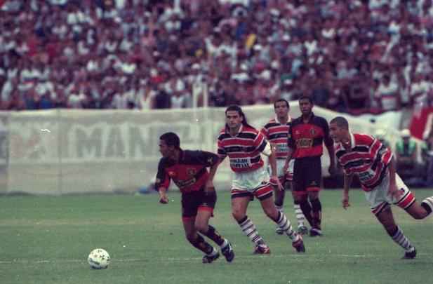 No primeiro clássico do Campeonato Pernambucano de 1999, o atacante travou um duelo com Mancuso, com direito a colocar a bola entre as pernas do argentino. O jogo terminou empatado em 1 a 1.