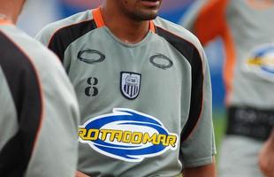 Em 2008, o atacante foi contratado pelo Central. Jogou o Estadual, a Copa do Brasil - estava em campo no duelo com o Palmeiras - e a Srie C, competio na qual reencontrou o Santa Cruz como adversrio.