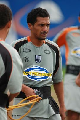 Em 2008, o atacante foi contratado pelo Central. Jogou o Estadual, a Copa do Brasil - estava em campo no duelo com o Palmeiras - e a Série C, competição na qual reencontrou o Santa Cruz como adversário.