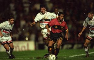 Em 21 de junho de 2000, o Sport venceu o Santa Cruz por 3 a 2, na Ilha do Retiro, e conquistou o pentacampeonato estadual. Foi o ltimo ttulo de Leonardo com a camisa rubro-negra.