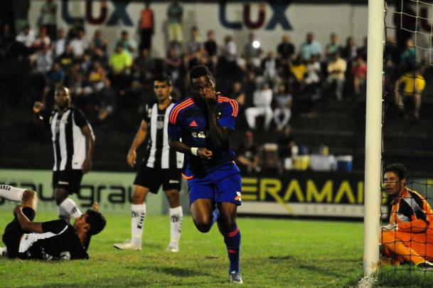 Sport bate o Central e conquista a primeira vitória no Campeonato Pernambucano
