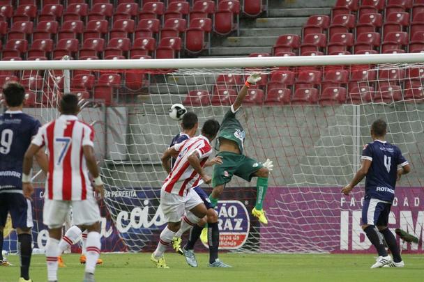 Contra o vice-líder, Timbu encontrou mais dificuldades, mas manteve os 100% após três vitórias consecutivas no Estadual