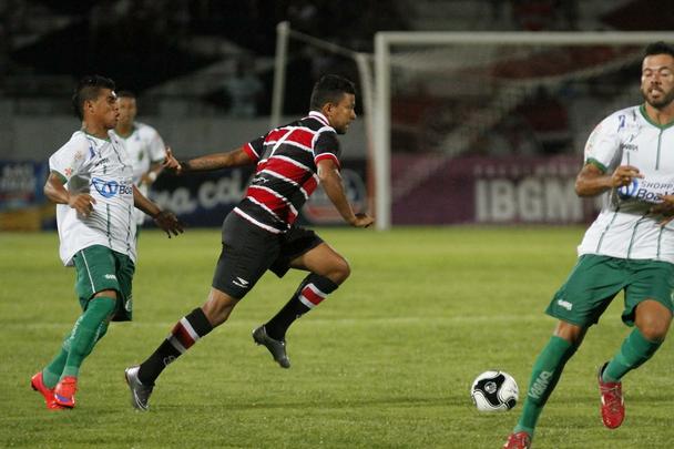 Tricolores saem na frente no primeiro tempo no Arruda com gols de Wallyson e Bruno Moraes
