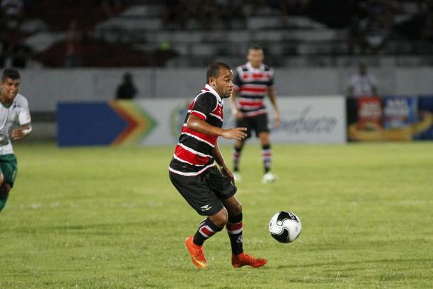 Tricolores saem na frente no primeiro tempo no Arruda com gols de Wallyson e Bruno Moraes