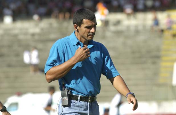 2001 - Comandado pelo dolo Ricardo Rocha (foto), o Santa Cruz caiu na primeira fase da edio, que  tinha um novo formato. Os 16 times se enfrentaram em jogos de ida e apenas quatro avanavam  fase seguinte. O Tricolor acabou somando 23 pontos e ficou seis atrs do Sport, ltimo time classificado para o mata-mata.