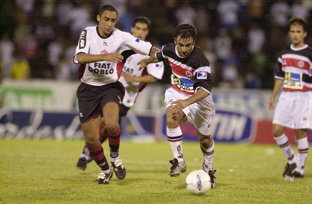 2002 - Dessa vez, o Santa Cruz conseguiu se colocar entre os quatro melhores colocados e avanar  fase seguinte. Na semifinal, encarou o Vitria-BA e foi eliminado. No primeiro jogo, venceu o rival baiano por 2 a 1, mas acabou derrotado por 3 a 0 na partida derradeira.