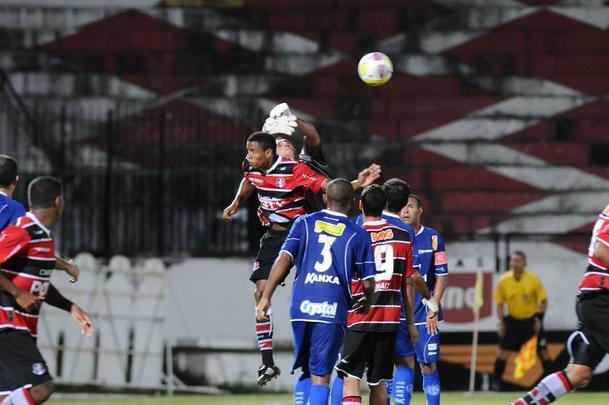 2010 - Na volta ao torneio, o Santa Cruz caiu na primeira fase, que foi disputada por 15 clubes. O Tricolor ficou na oitava posio, com oito pontos somados.