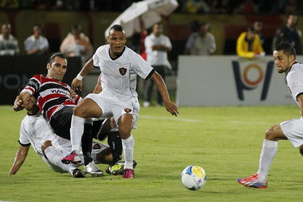 2014 - Nesta edio, o Santa Cruz chegou na semifinal do torneio aps 12 anos. Depois de ficar em segundo lugar do grupo B e atrs do CSA, a equipe coral despachou o Guarany de Sobral nas quartas de final. Em seguida, encarou o Leo da Ilha no mata-mata. Na primeira partida, na Ilha do Retiro, perdeu por 2 a 0. No Arruda, tambm caiu diante dos rubro-negros. Dessa vez, por 2 a 1.