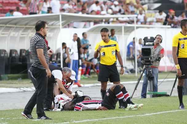 Santa Cruz peca nas finalizações e perde para o Bahia na estreia da Copa do Nordeste