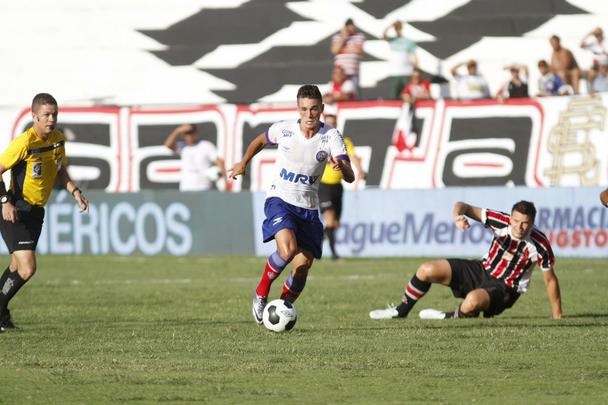 Santa Cruz peca nas finalizações e perde para o Bahia na estreia da Copa do Nordeste