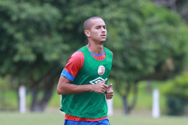 Tera-feira agitada no CT Wilson Campos. Esquerdinha  oficialmente apresentado e elenco timbu treina visando o Amrica pela quarta rodada do Pernambucano