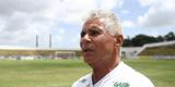  Os buracos e desnveis no estdio Ademir Cunha no comprometem apenas o nvel tcnico do jogo, mas colocam em risco, tambm, a integridade fsica dos atletas
