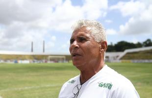  Os buracos e desnveis no estdio Ademir Cunha no comprometem apenas o nvel tcnico do jogo, mas colocam em risco, tambm, a integridade fsica dos atletas