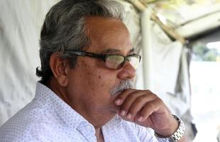  Os buracos e desnveis no estdio Ademir Cunha no comprometem apenas o nvel tcnico do jogo, mas colocam em risco, tambm, a integridade fsica dos atletas
