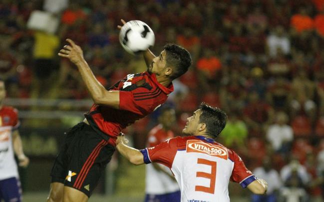 Diante de um baixo nmero de torcedores, Sport recebeu o Fortaleza na Ilha do Retiro e construiu a vantagem ainda na primeira etapa com gols de Rithely e Tlio de Melo