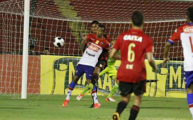Diante de um baixo nmero de torcedores, Sport recebeu o Fortaleza na Ilha do Retiro e construiu a vantagem ainda na primeira etapa com gols de Rithely e Tlio de Melo