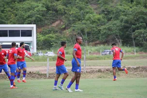 Gilmar Dal Pozzo e elenco do Nutico no se importaram com a forte chuva e treinaram com afinco para a partida contra o Amrica