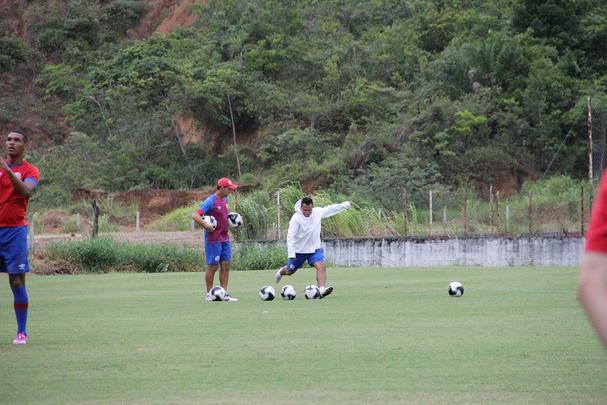 Gilmar Dal Pozzo e elenco do Nutico no se importaram com a forte chuva e treinaram com afinco para a partida contra o Amrica